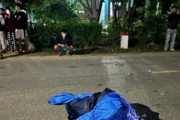 Xe máy va chạm ô tô, người cha và con trai 10 tuổi tử vong thương tâm