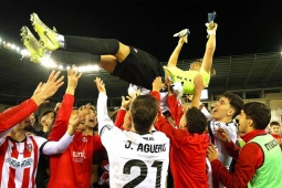 Bóng đá - Độc lạ hậu vệ sắm vai thủ môn cản 11m, đội hạng 4 hạ Girona ở Tây Ban Nha