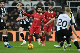 Video bóng đá Newcastle - Liverpool: Rượt đuổi nghẹt thở, công làm thủ phá (Ngoại hạng Anh)