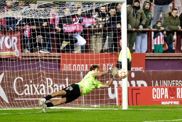 Pha cản phá 11m của Pol Arnau