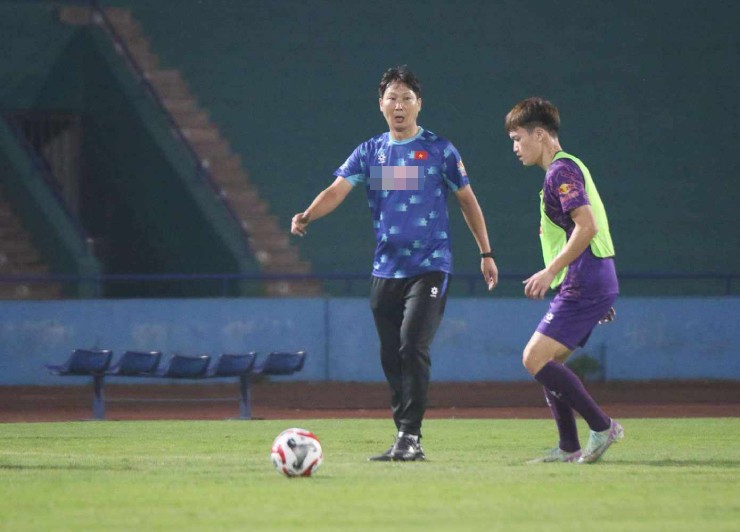 ĐT Việt Nam bị nghi ngờ, Thành Chung quả quyết sẽ “chiến” hết mình ở AFF Cup - 4