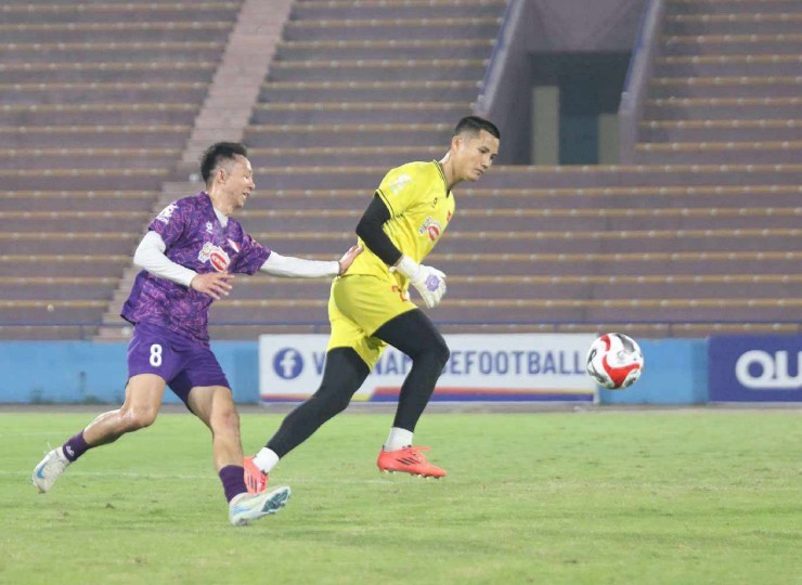 ĐT Việt Nam bị nghi ngờ, Thành Chung quả quyết sẽ “chiến” hết mình ở AFF Cup - 7