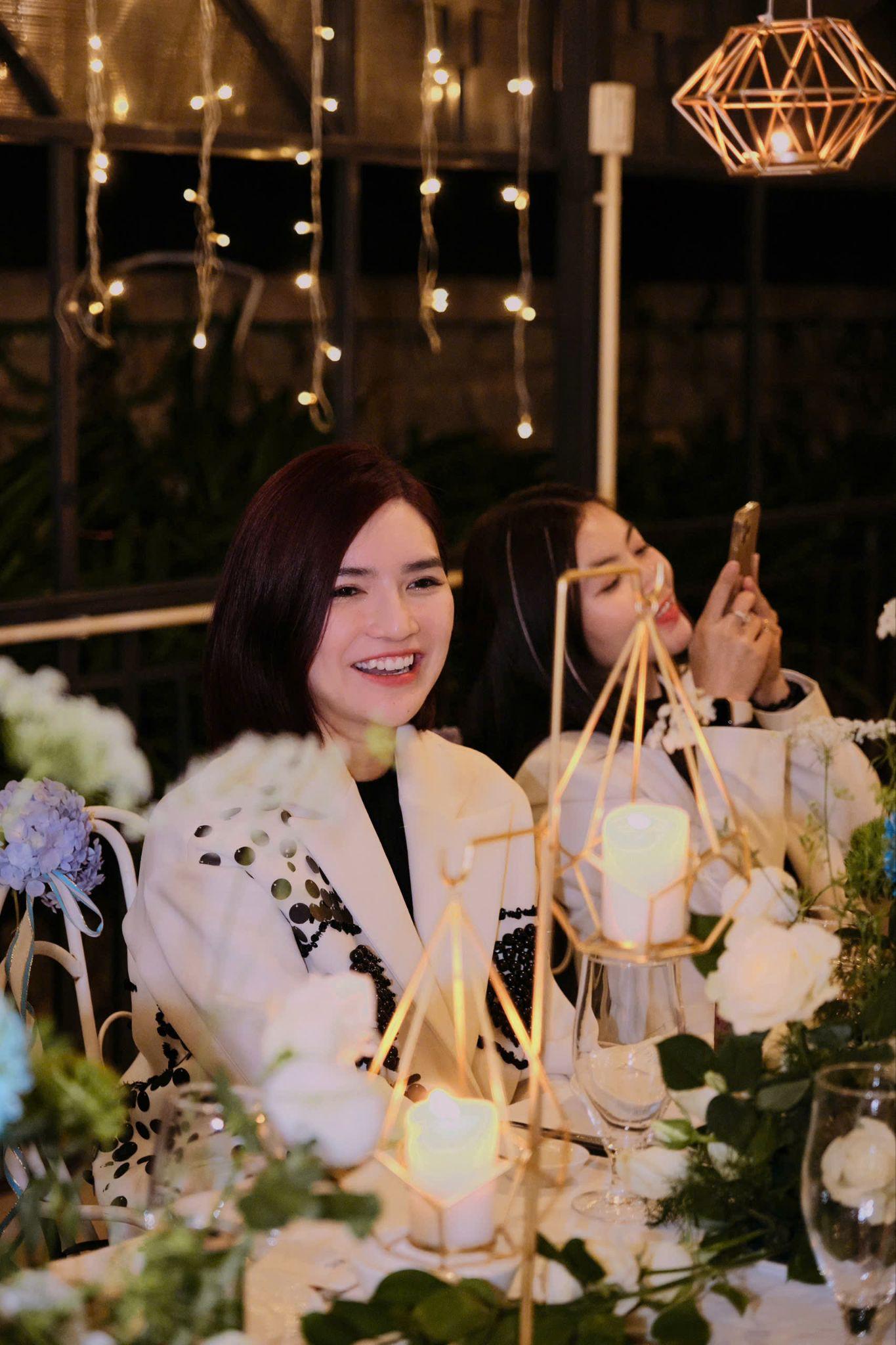 Chị Hằng chia sẻ muốn thành công phải dám khác biệt, bước ra khỏi vùng an toàn