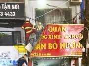 Tin tức trong ngày - [CLIP] Cảnh sát giải cứu 3 người mắc kẹt trong đám cháy ở Hà Nội