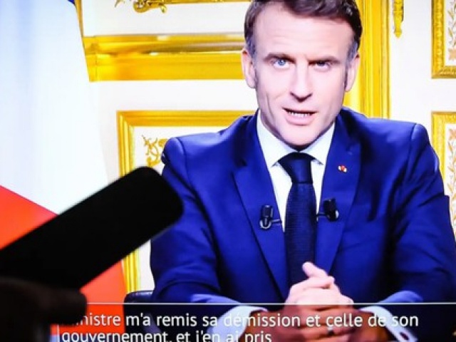 Pháp: Tổng thống Macron tuyên bố cứng rắn giữa khủng hoảng chính trị
