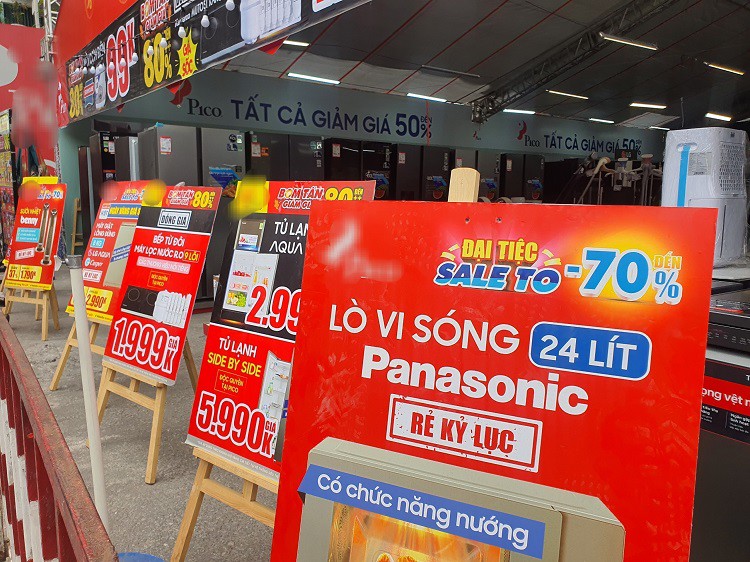 Một số sản phẩm được giảm giá tới 70%.