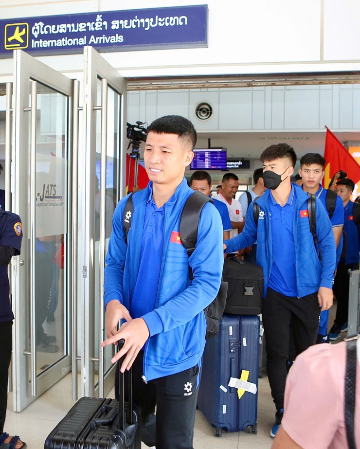 ĐT Việt Nam lên đường sang Lào, chính thức bắt đầu chinh phục AFF Cup 2024 - 9