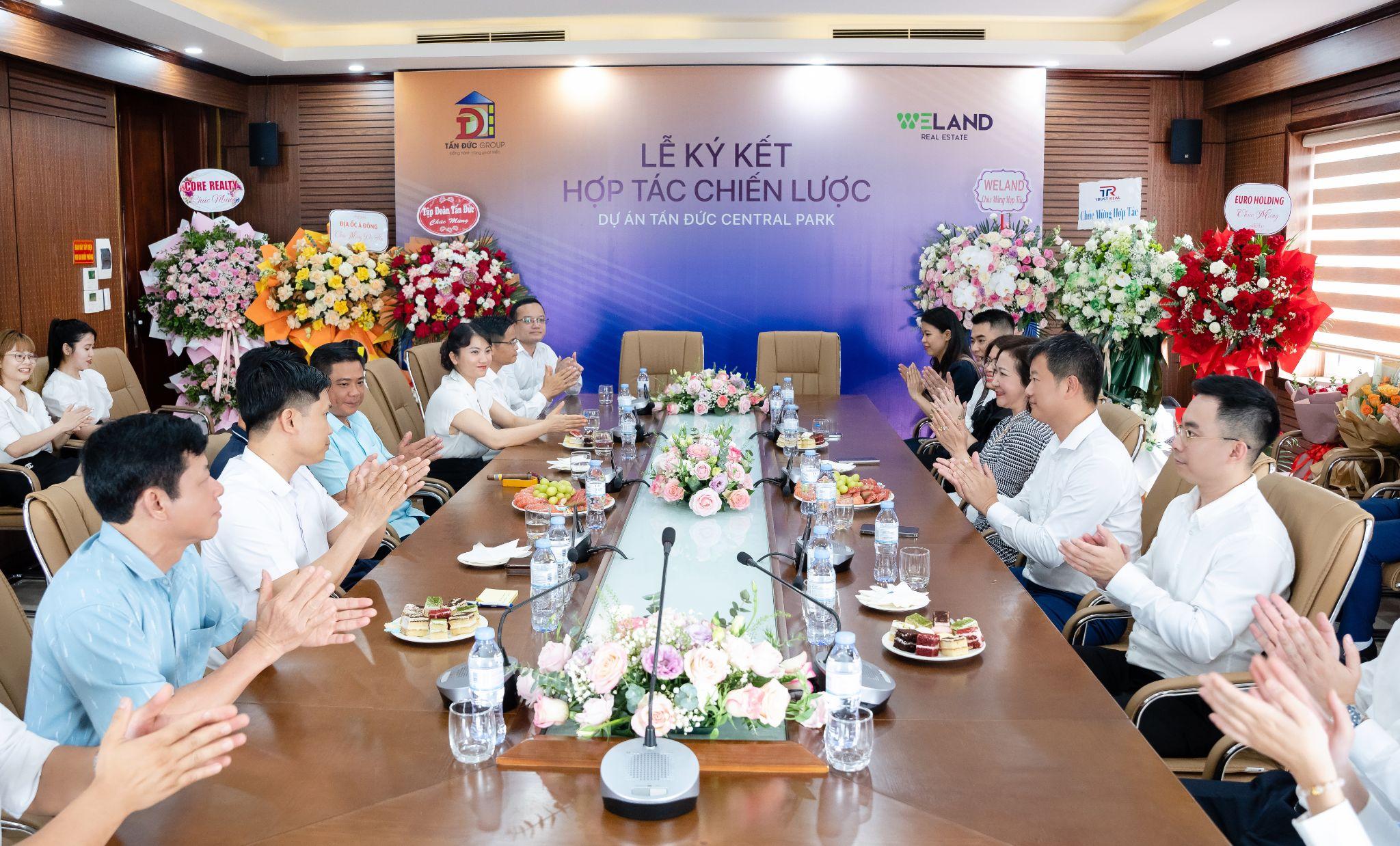 Chủ đầu tư Tấn Đức “chịu chơi” khi bắt tay hợp tác cùng Đơn vị tư vấn BĐS tốt nhất Việt Nam.