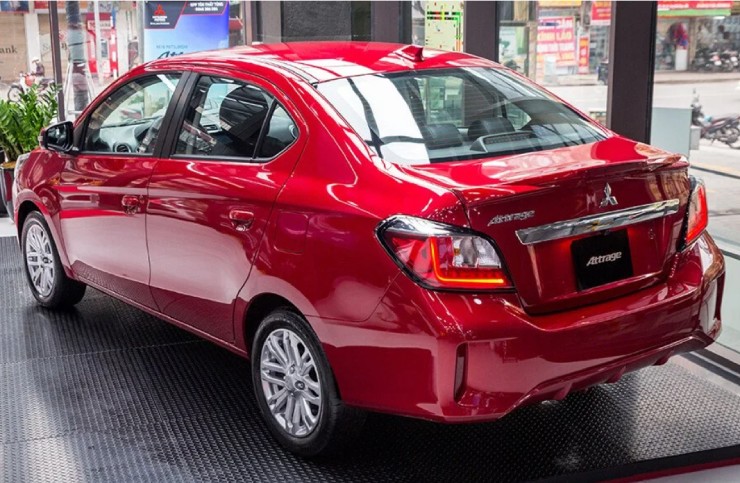 Dòng sedan Mitsubishi Attrage máy yếu, hợp với phái đẹp hơn? - 9