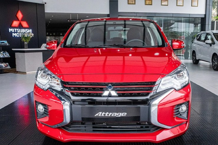 Dòng sedan Mitsubishi Attrage máy yếu, hợp với phái đẹp hơn? - 1