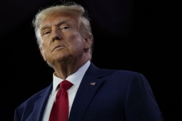 Kinh doanh - Ông Trump bắn phát súng cảnh báo sớm vào những đối thủ cạnh tranh tiềm tàng của USD
