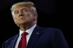 Ông Trump bắn phát súng cảnh báo sớm vào những đối thủ cạnh tranh tiềm tàng của USD