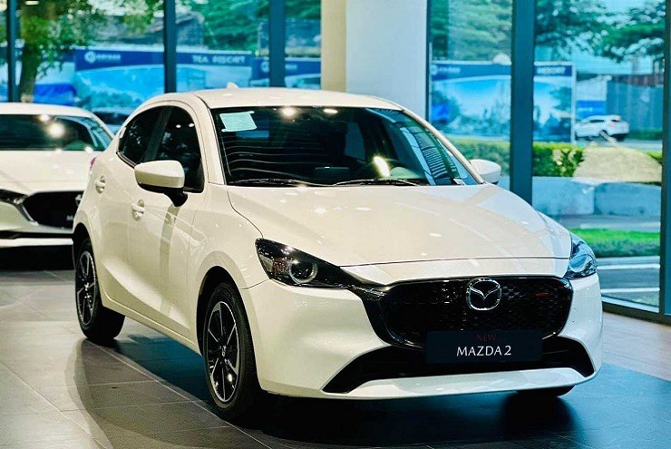 Mazda2 Hatchback - xe mới dáng đẹp cho gia đình trẻ - 1