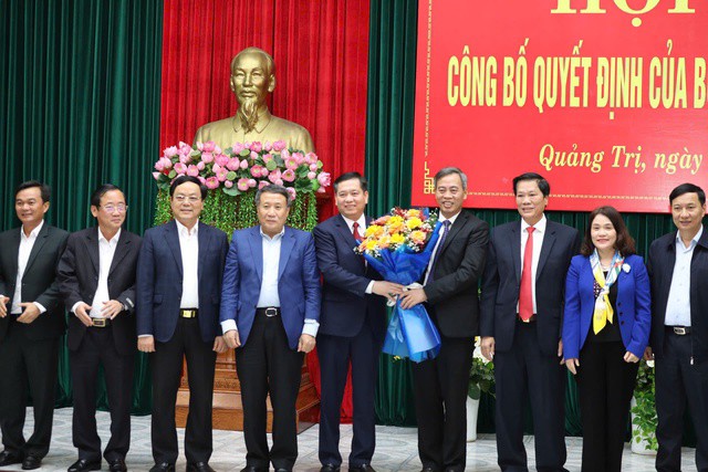 Tỉnh Quảng Trị tặng hoa chúc mừng tân Bí thư Tỉnh ủy Quảng Trị Nguyễn Long Hải