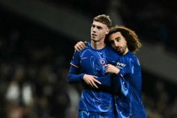 Cặp đôi lạ lùng ở Chelsea: Cucurella hài hước, Palmer toàn diện