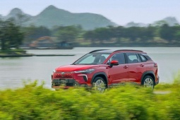 Toyota Corolla Cross giá từ 820 triệu: Xe gia đình gầm cao có gì hấp dẫn?