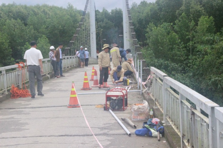 Cầu treo Bình Thành xuống cấp nhiều hạng mục. Việc đầu tư xây mới cầu này sẽ góp phần đảm bảo an toàn giao thông.