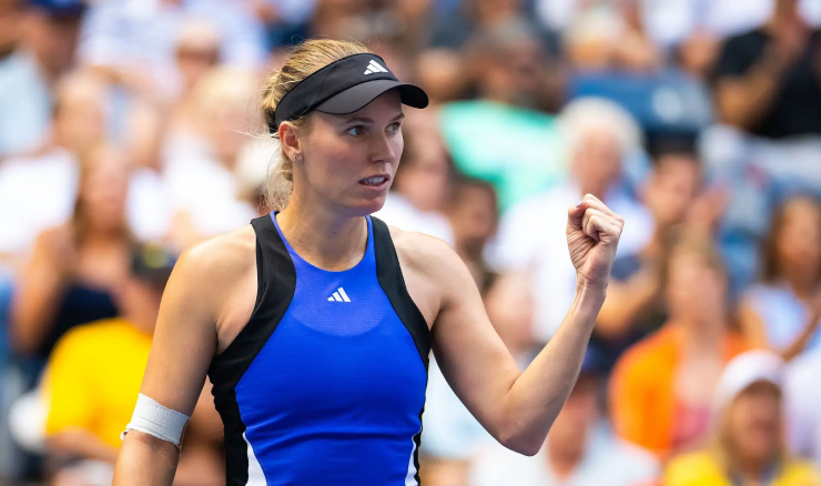 Wozniacki hạng 70 WTA
