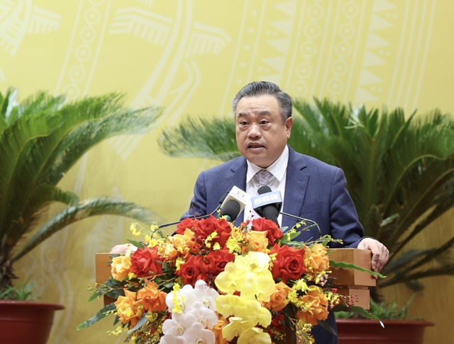 Chủ tịch UBND TP Hà Nội Trần Sỹ Thanh trả lời chất vấn tại Kỳ họp. Ảnh: KTĐT