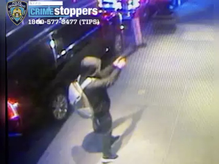 Nghi phạm cầm súng giảm thanh gây ra vụ giết người gây chấn động ở Mỹ vào tuần trước.