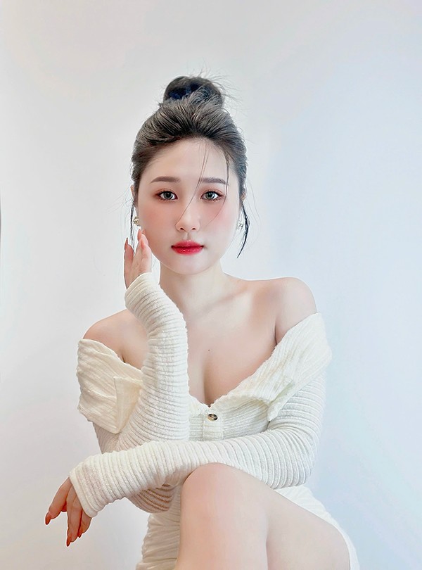 Nhan sắc xinh đẹp ngọt ngào của nàng gymer 9X