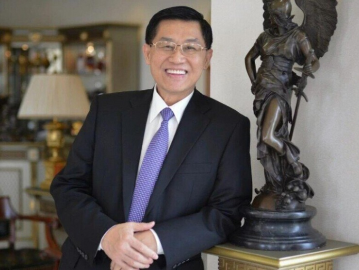 Bố chồng Tăng Thanh Hà là 1 tỷ phú nổi tiếng, thường xuyên làm từ thiện.