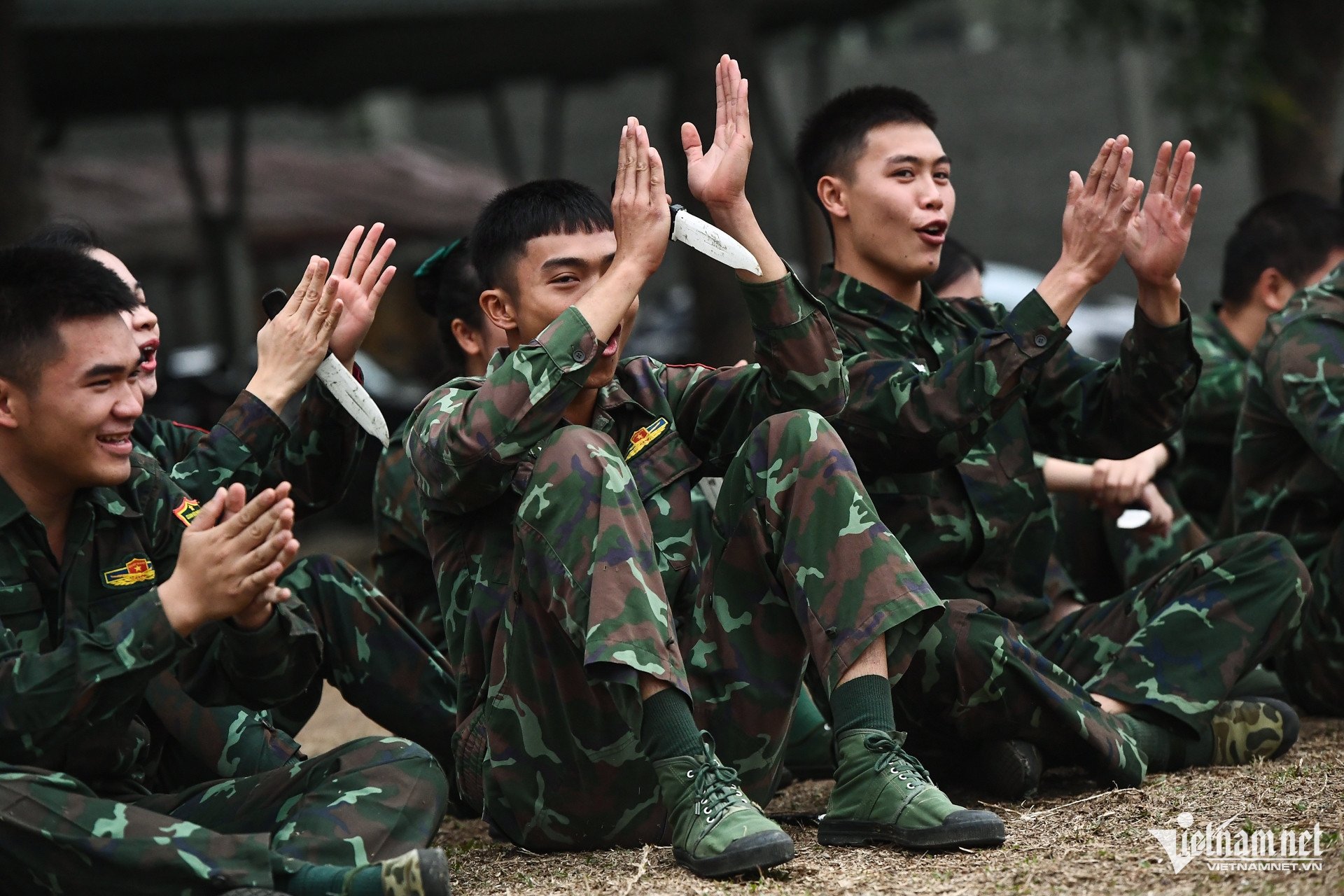 Đặc công tôi luyện những &#39;ngón đòn, tuyệt kỹ&#39; phô diễn ở triển lãm quốc phòng - 9