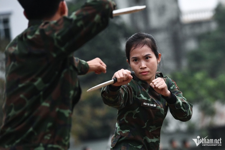 Ngắm những &#39;bông hồng thép&#39; đặc công tập luyện cho triển lãm quốc phòng - 6