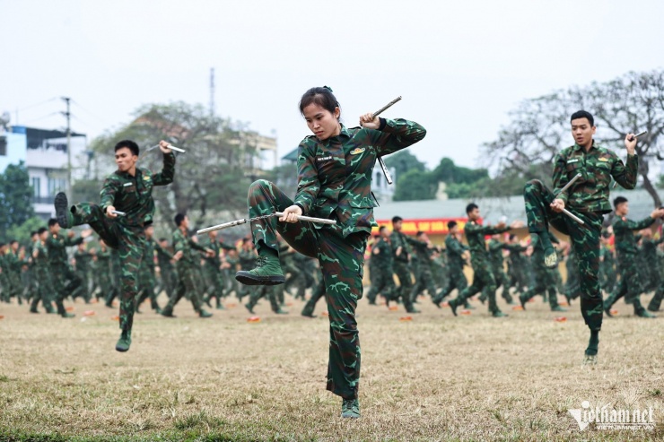 Ngắm những &#39;bông hồng thép&#39; đặc công tập luyện cho triển lãm quốc phòng - 5