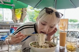 'Thánh ăn' Hàn Quốc đến Việt Nam, thưởng thức liên tục 4 bát phở, 1 suất bún