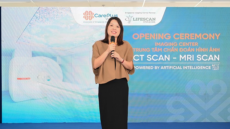 Bà Germaine Song đại diện của Lifescan Singapore phát biểu tại buổi lễ