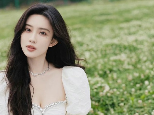 Nữ diễn viên hot nhất hiện nay khiến cả nước bất ngờ khi lộ ảnh quá khứ