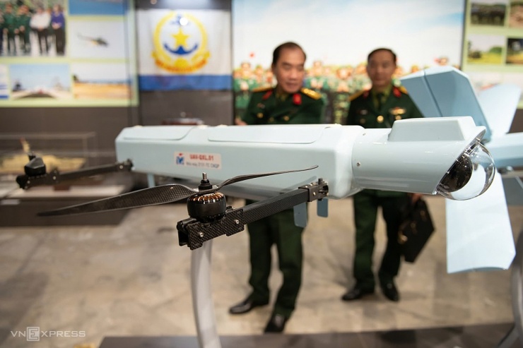 UAV - QXL.01 sản xuất năm 2024, là loại cánh quạt chiến đấu cảm tử, mang đầu nổ xuyên lõm tiêu diệt các mục tiêu giống UAV - BXL.01. Khối lượng cất cánh của loại này tối đa 8 kg, trần bay 1.000 m, mang khối lượng đầu nổ 1,2 kg, sai số tấn công mục tiêu nhỏ hơn 2 m.