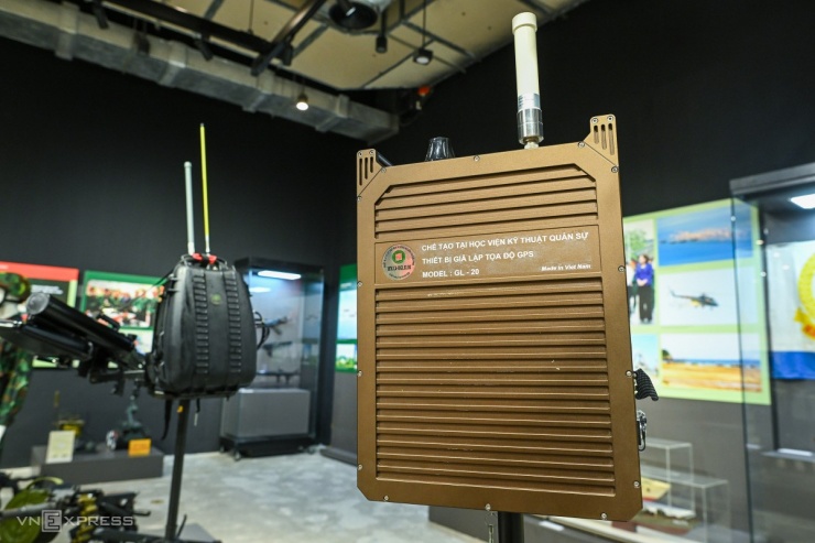 Thiết bị giả lập tọa độ GPS do Học viện Kỹ thuật quân sự chế tạo.