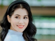 Làm đẹp - Doanh nhân Dạ Thảo – Vợ MC Quyền Linh sở hữu vẻ đẹp sắc sảo, với phong thái sang trọng ở tuổi U60