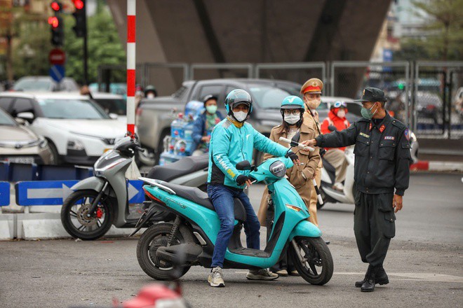 'Không có chuyện mặc áo xe ôm là không lo bị xử lý vi phạm giao thông' - 2