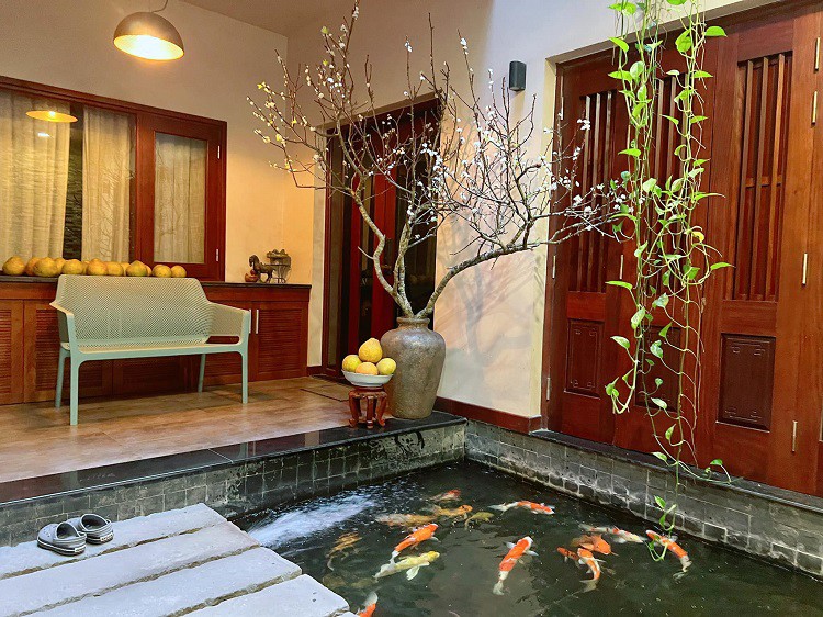 Cành mận tạo không gian tươi mới cho căn nhà, được nhiều người yêu thích.