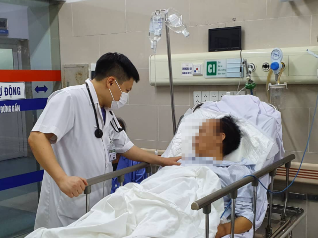 'Cái chết' rình rập mùa đông, bác sĩ chỉ ra cách phân biệt đột quỵ và trúng gió