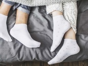 Sức khỏe đời sống - Vì sao nên đi tất đi ngủ?