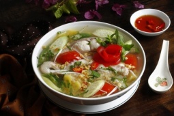 Tại sao canh cá cho đồ chua?