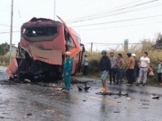 Tin tức trong ngày - Kinh hãi hiện trường hai xe khách tông nhau trên Quốc lộ 14, 3 người thương vong