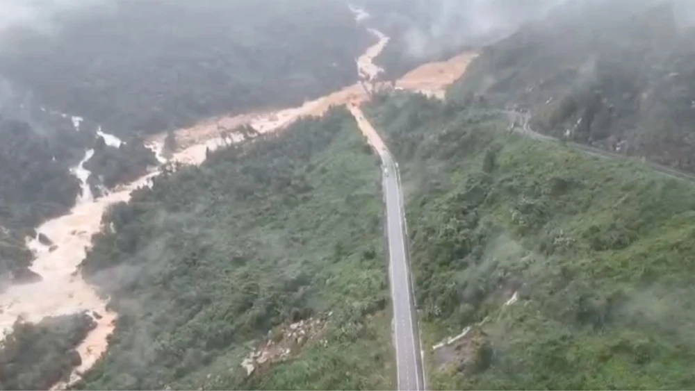 Hiện trường vị trí sạt lở