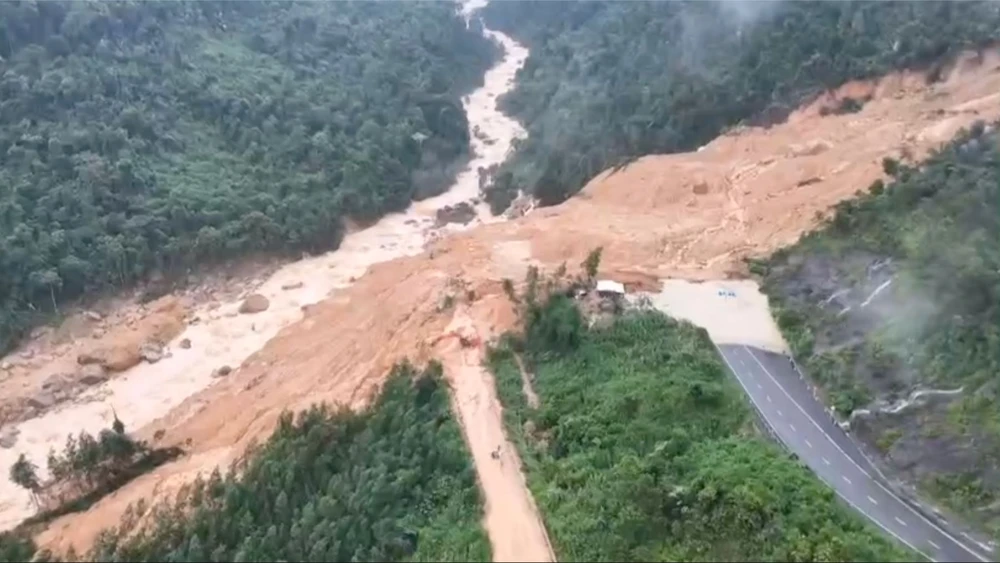 Vị trí sạt nằm ở km 42 đến km 43