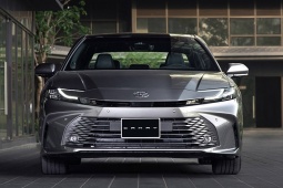 Chính thức có giá bán Toyota Camry thế hệ mới