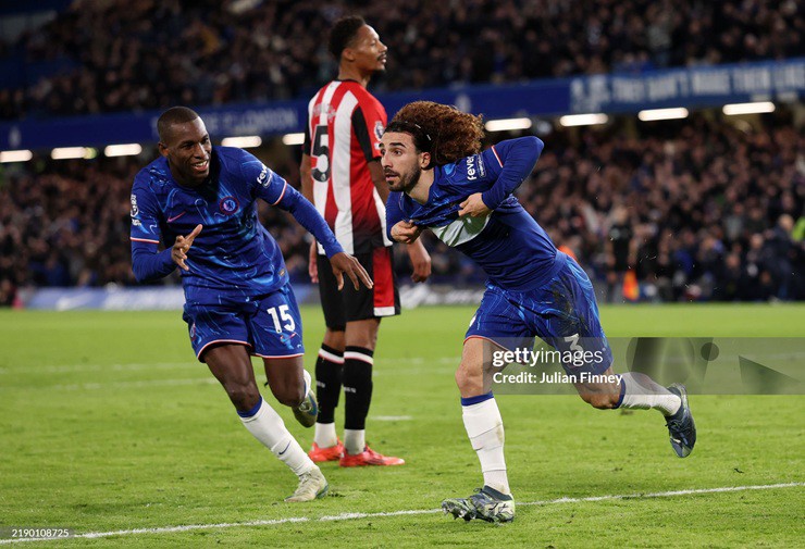 Cucurella mở tỷ số cho Chelsea trước khi bị thẻ đỏ vào cuối trận