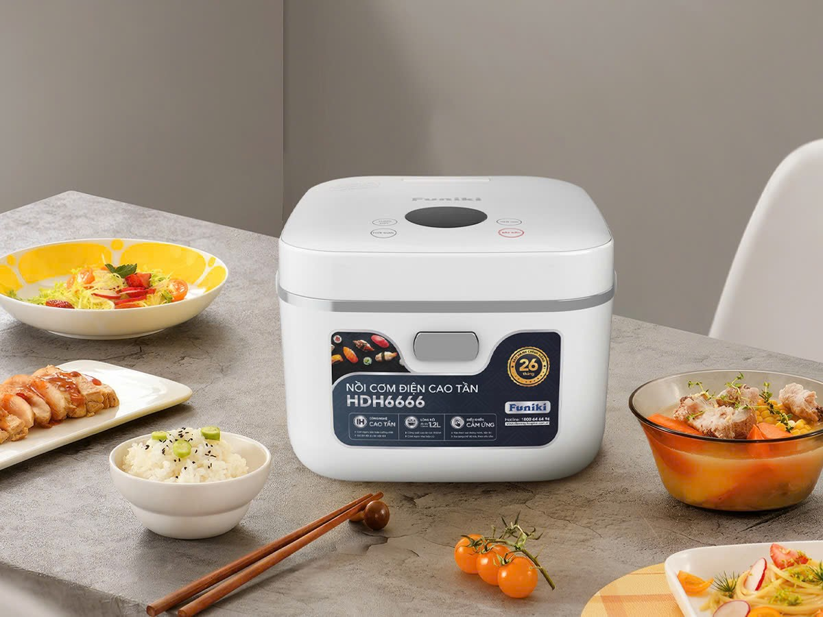 Nồi cơm cao tần Funiki phiên bản mới nhất sử dụng công nghệ cao tần IH, thiết kế ngoại quan tinh tế, hiện đại với nhiều tính năng ưu việt hơn