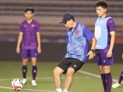 Bóng đá - ĐT Việt Nam tập buổi đầu ở Philippines, HLV Kim Sang Sik kèm chặt học trò