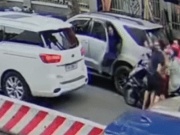Tin tức trong ngày - Cảnh sát triệu tập tài xế đánh người tới tấp trước Bệnh viện Từ Dũ