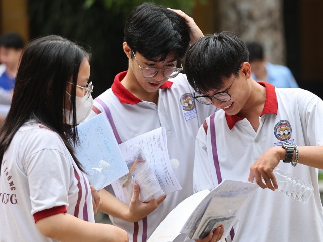 Nhiều đại học thêm tổ hợp, giảm xét học bạ trong tuyển sinh 2025