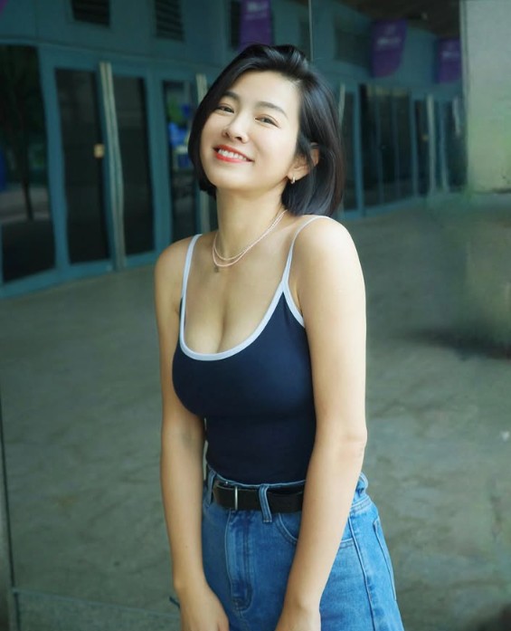 Làn da khỏe đẹp, mịn màng giúp nữ diễn viên thường được khen trẻ trung hơn tuổi.